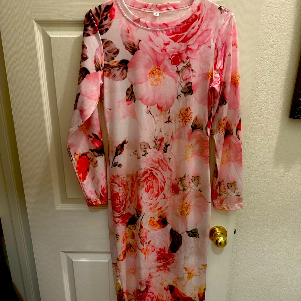 Pink floral, long sleeve dress long length size small